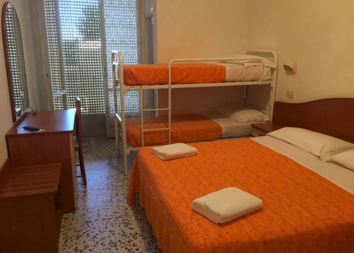 Hotel Holiday