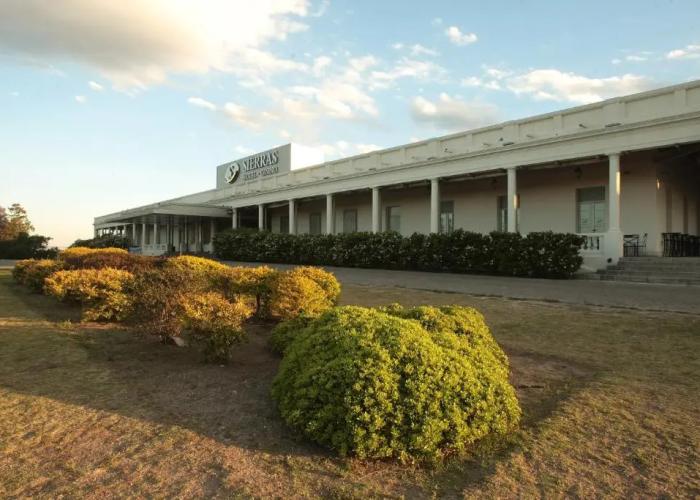 Howard Johnson by Wyndham Sierras Hotel and Casino