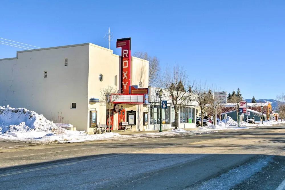 Cascade Cabin Hideaway w/ Views, 1/2 Mi to Lake