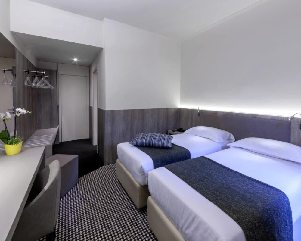фото Living Hotel