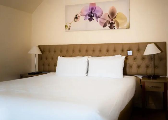 Brogans Bar & Guesthouse