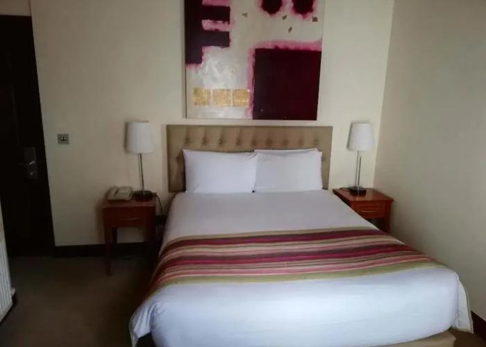 Brogans Bar & Guesthouse