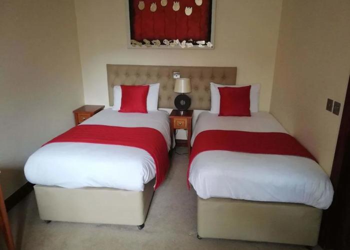 Brogans Bar & Guesthouse