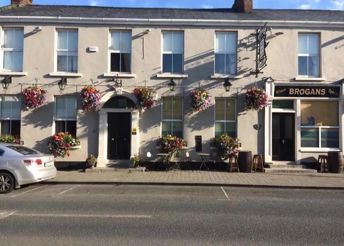 Brogans Bar & Guesthouse