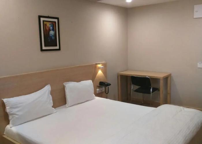 Hotel Berlin Gandhinagar