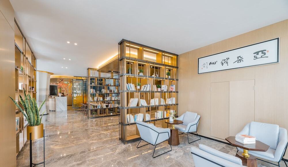 Atour Hotel (Changzhou Dinosaur Park)