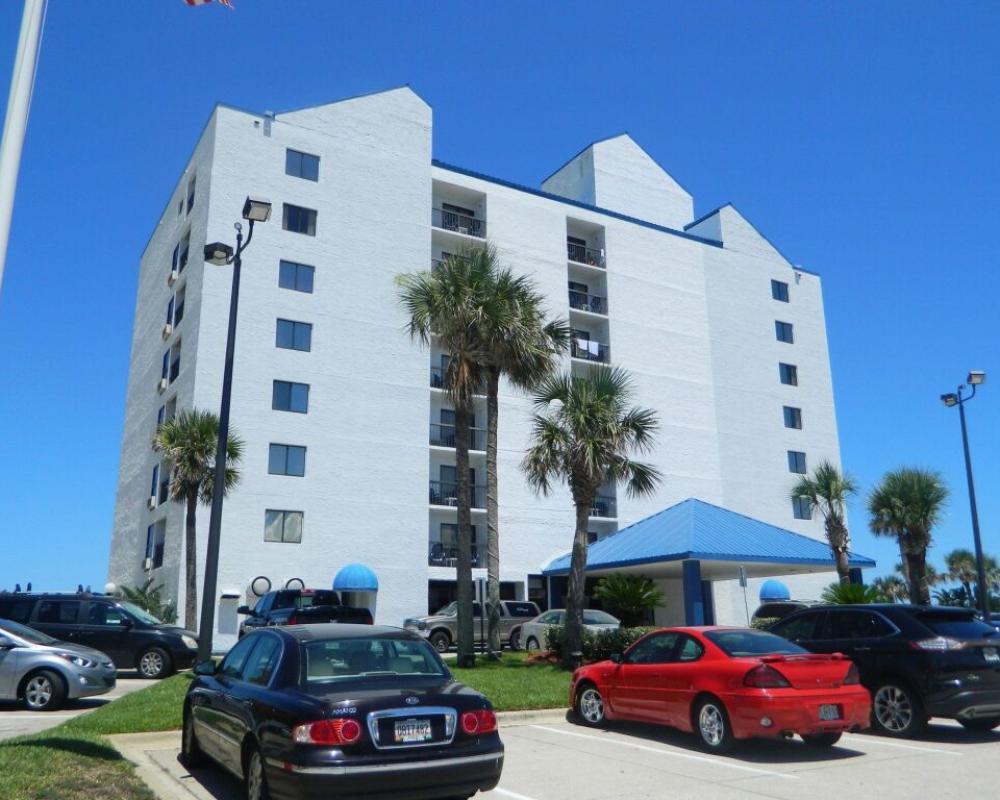 Tropical Winds Oceanfront Hotel