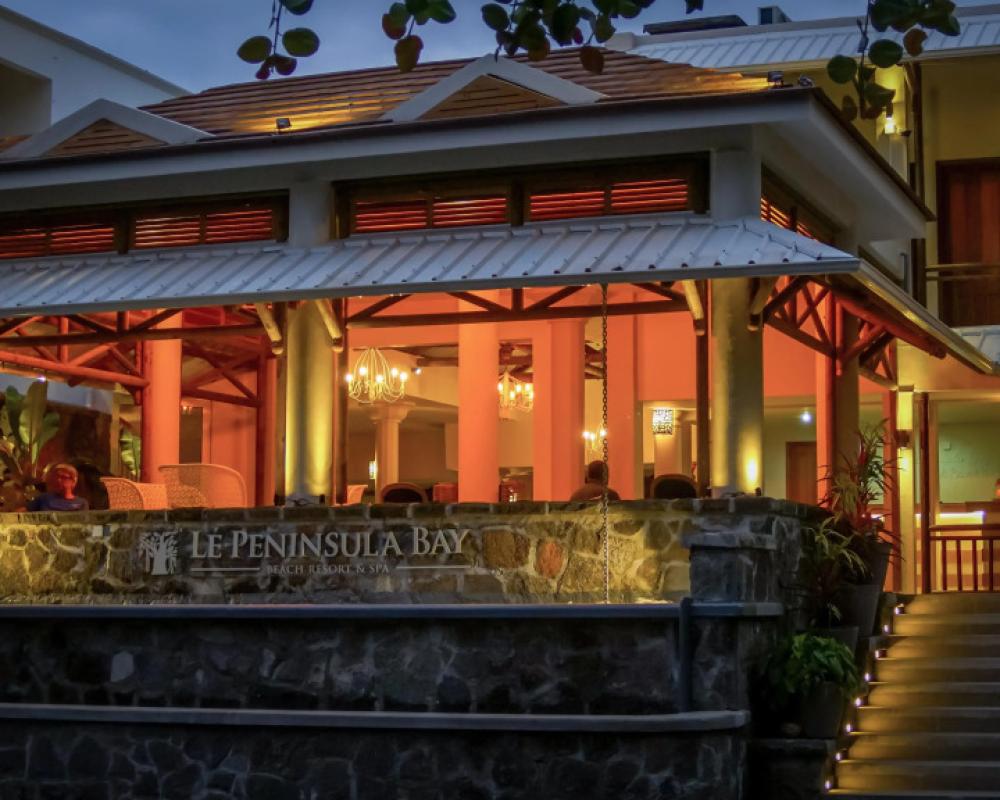 Le Peninsula Bay Beach Resort