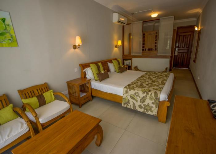 Le Peninsula Bay Beach Resort