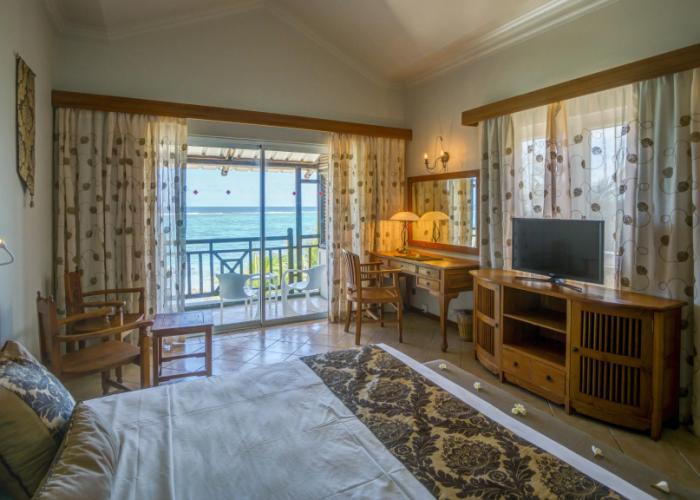 Le Peninsula Bay Beach Resort