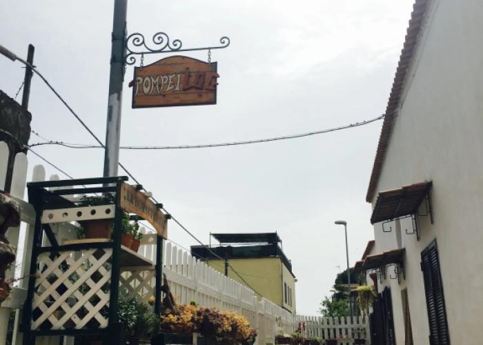 B&B PompeiLog