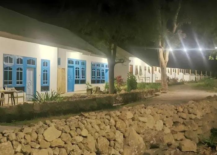 THE VILLAGE INN Rua Beach