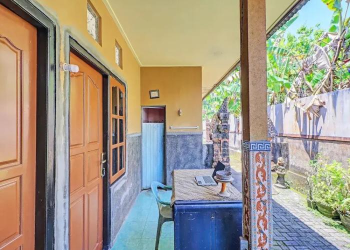 SPOT ON 92399 Hotel Sekar Jagat Near Pantai Baluk Rening