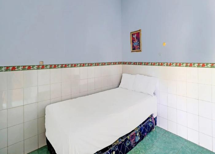 SPOT ON 92399 Hotel Sekar Jagat Near Pantai Baluk Rening
