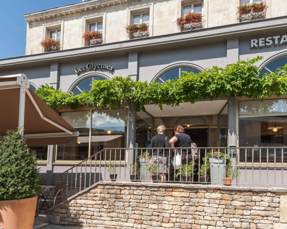 Les Glycines - Hôtel & Spa