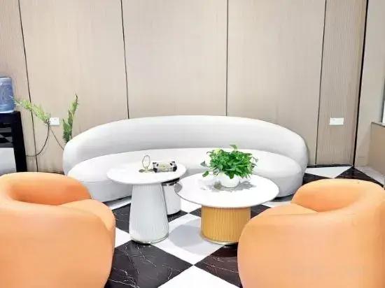 Lixin colorful art Hotel