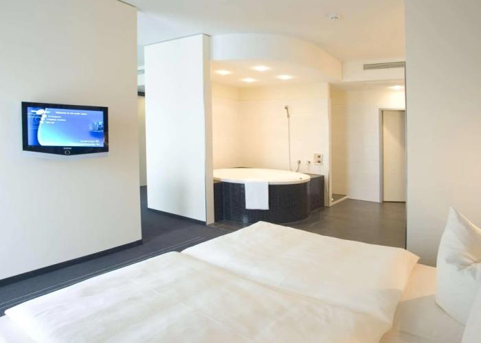 NOVINA HOTEL Herzogenaurach Herzo Base