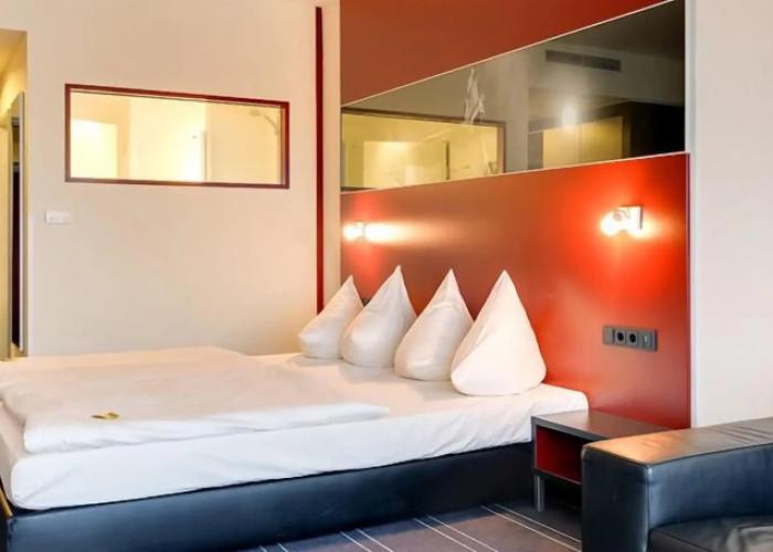 NOVINA HOTEL Herzogenaurach Herzo Base