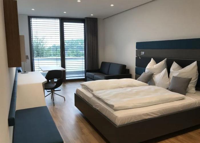 7 Hotel & Boardinghouse