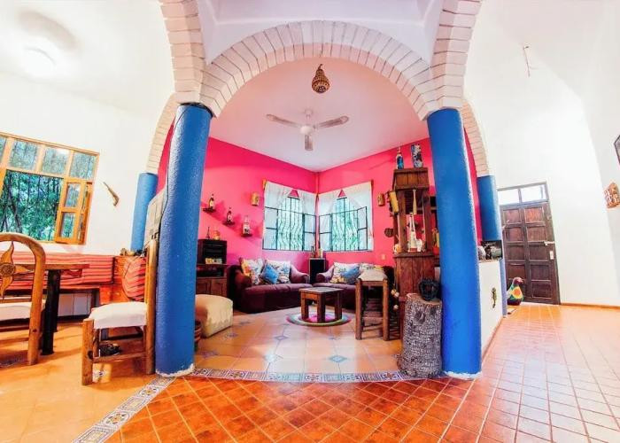 La casa de piedra y colores