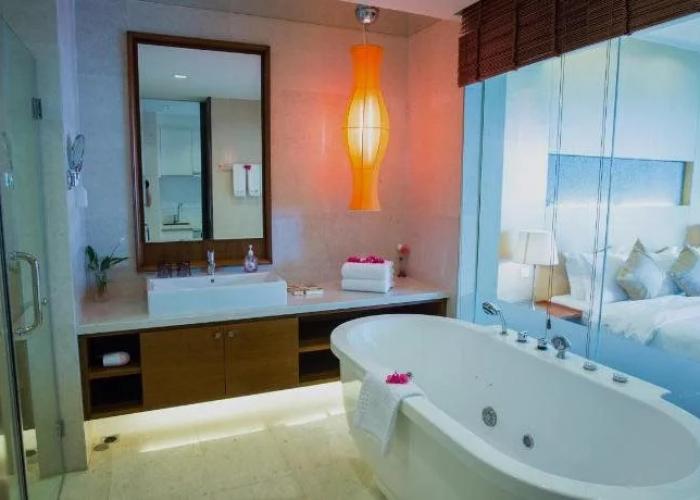 Ocean Holiday Hotel
