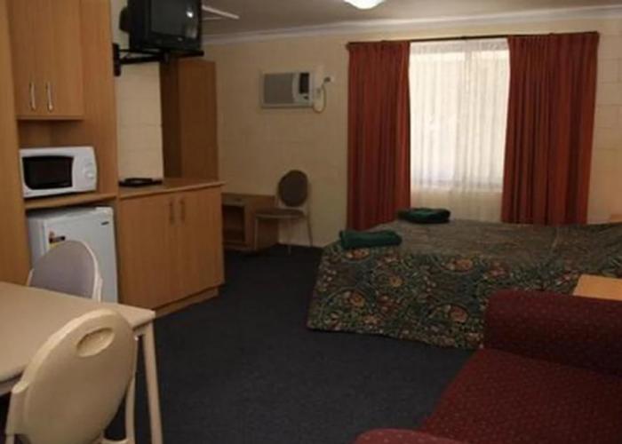 All Seasons Motor Lodge