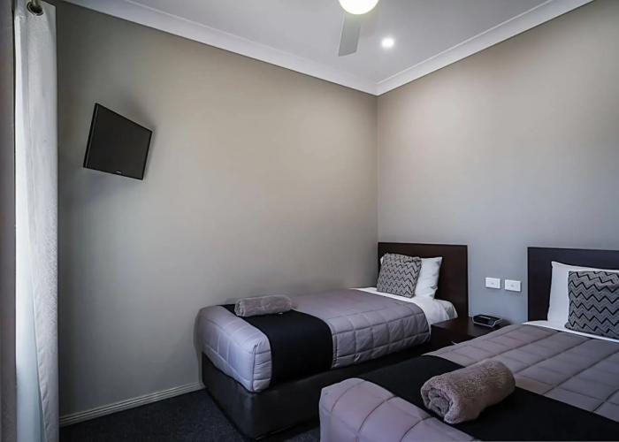 Akuna Motor Inn and Apartments