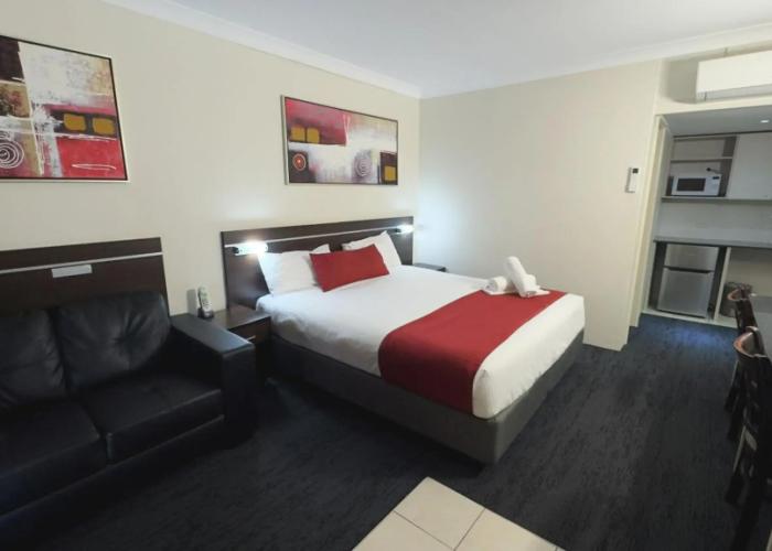 Golden West Motor Inn