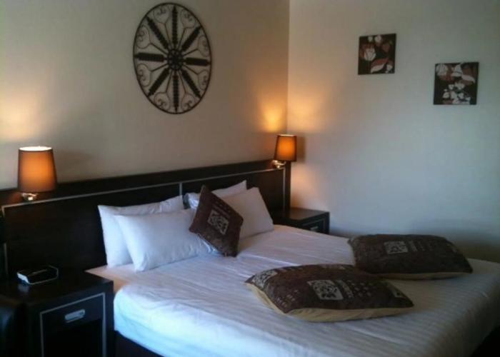 Golden West Motor Inn