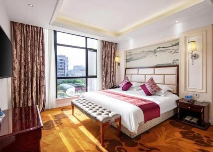 Modern Square Hotel