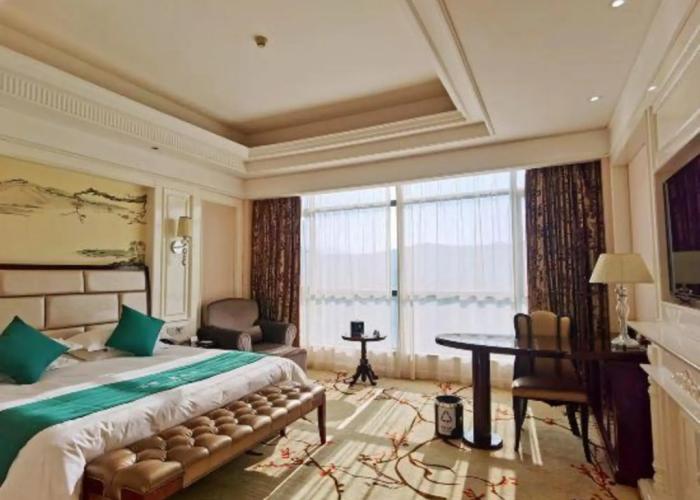 Modern Square Hotel