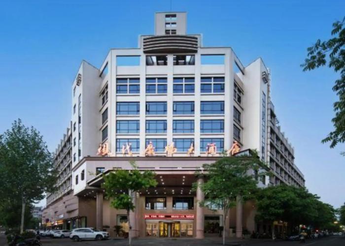 Modern Square Hotel