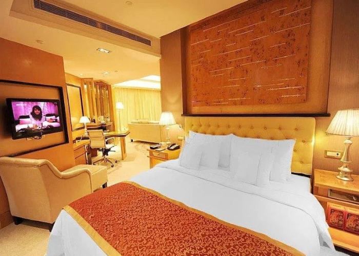 Huasheng Jiangquan Hotel & Town
