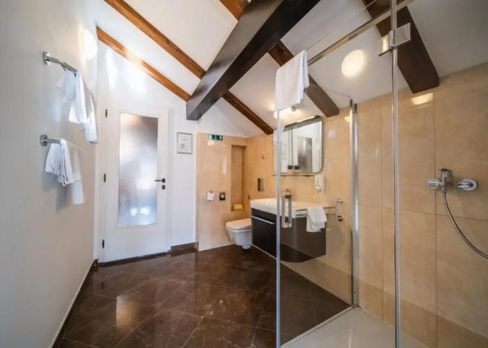 SUNce Palace Apartments with free offsite parking