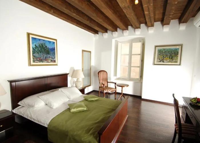 SUNce Palace Apartments with free offsite parking