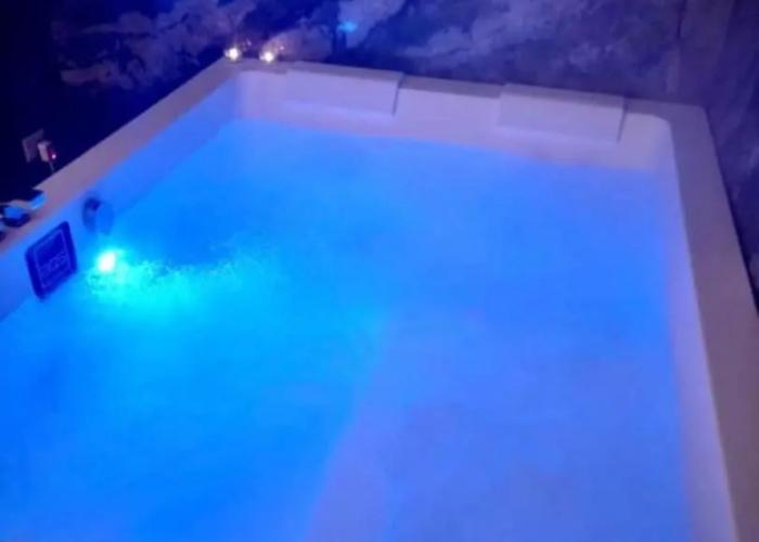 Accommodation With Lake View With Jacuzzi