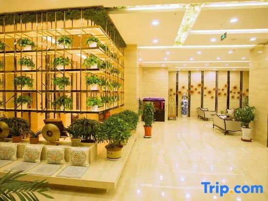 Zhangye Tianwei International Hotel (High-speed Railway West Station)