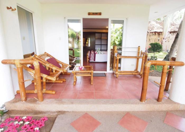 Pura Vida Beach & Dive Resort