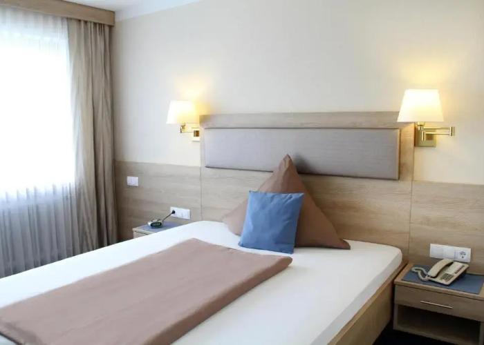 Pension- Hotel Maximilian