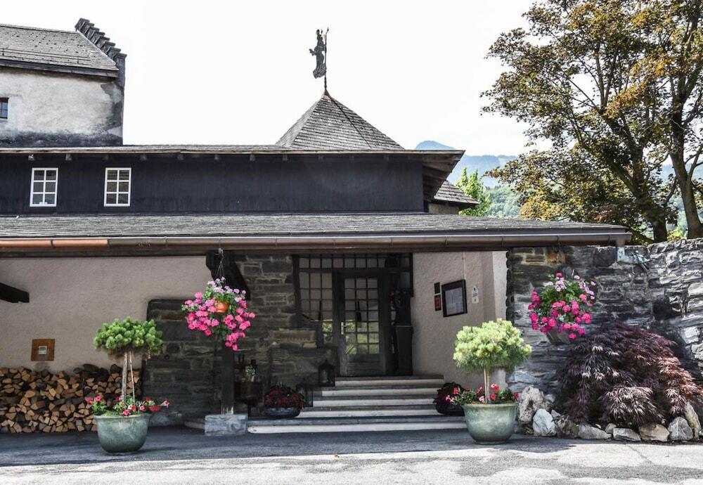 Le St Christophe Hotel Restaurant