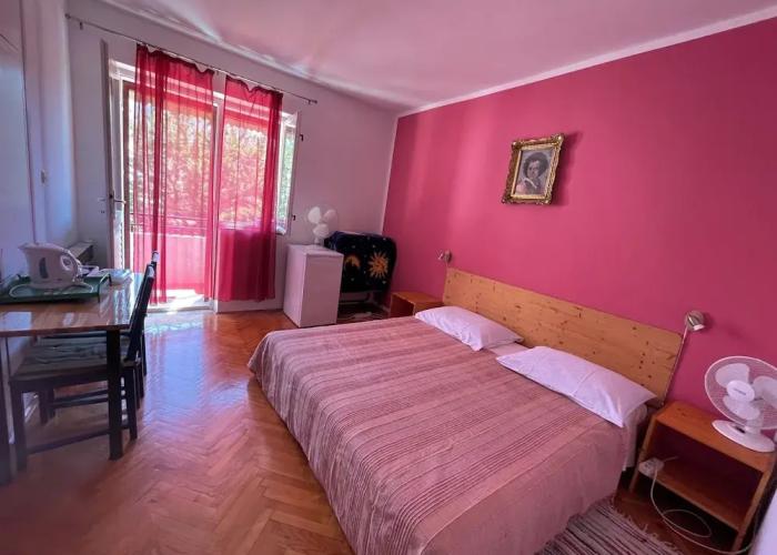 Room-s4 - Double Room in the Centre of J
