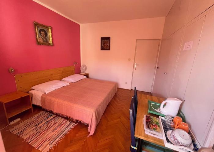Room-s4 - Double Room in the Centre of J
