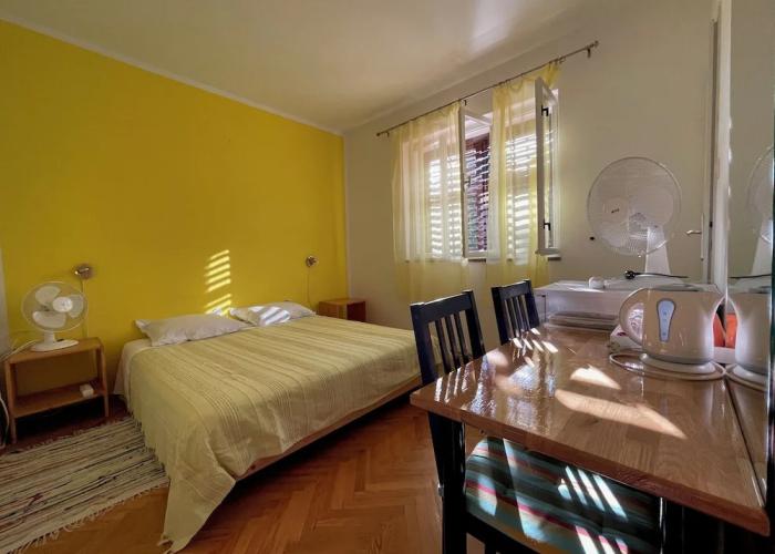 Room in House - S1 - Double Room With Private Ensuite Bathroom in Jelsa on Hvar