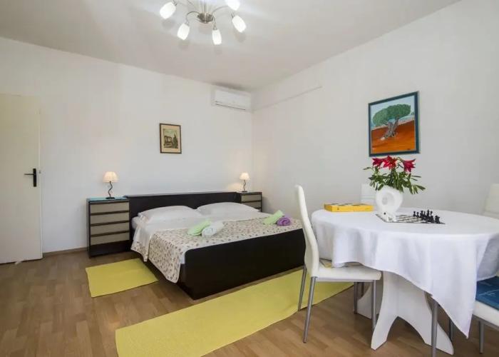 Apartments Jakov