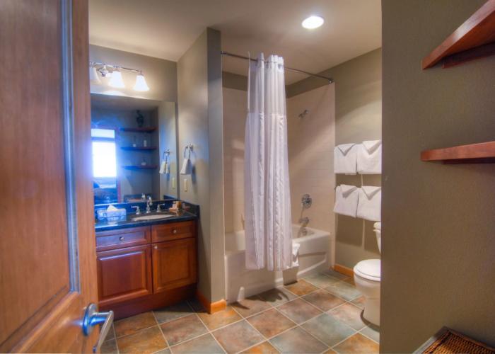 Zephyr Mountain Lodge