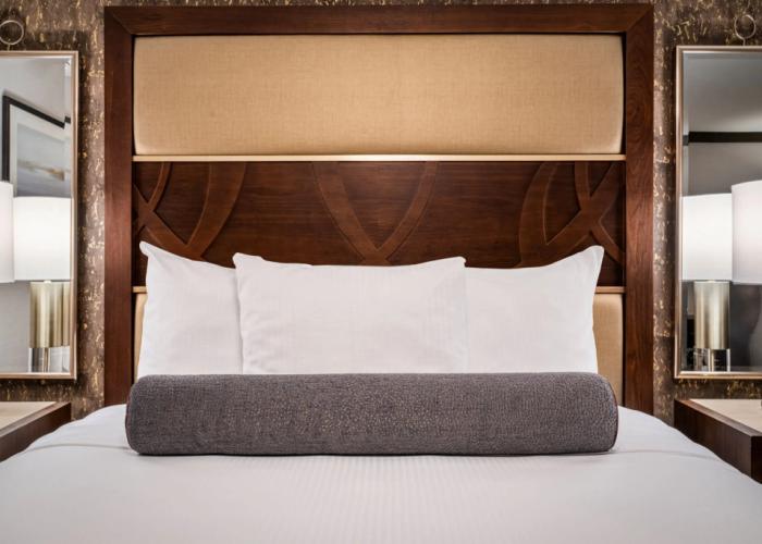 Horseshoe Black Hawk