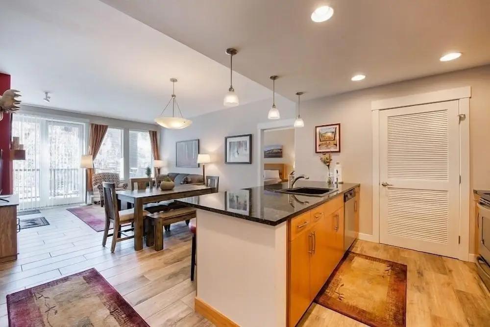 фото Fraser Crossing/Founders Pointe, Condo | Top Floor Ski-In/Ski-Out (Premium-Rated Condo 3622)