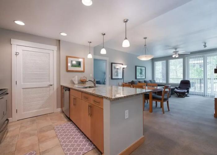 Fraser Crossing/Founder Pointe, Townhome style Condo | Gondola Acess (Value-Rated Condo 3229)