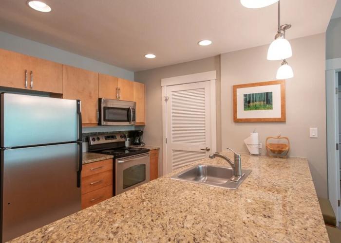 Fraser Crossing/Founder Pointe, Townhome style Condo | Gondola Acess (Value-Rated Condo 3229)