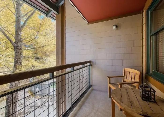 First Floor Riverside Condo Close to Slopes - Zephyr Mountain Lodge Premium-Rated 2108